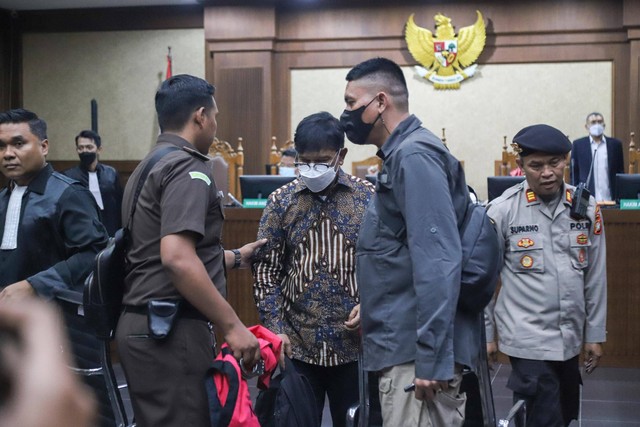 Terdakwa kasus korupsi proyek BTS 4G dan infrastruktur pendukung pada BAKTI Kominfo, Johnny G Plate usai jalani sidang lanjutan beragendakan pembacaan eksepsi di Pengadilan Tindak Pidana Korupsi, Jakarta (4/7/2023). Foto: Jamal Ramadhan/kumparan