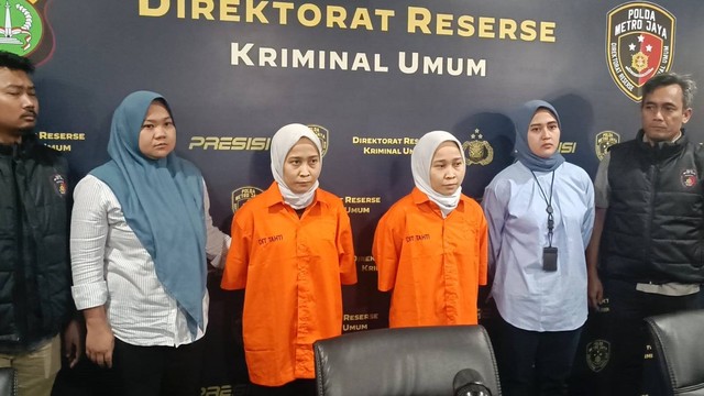 Rihana-Rihani ditampilkan di Polda Metro Jaya usai ditangkap, Selasa (4/7/2023). Foto: Thomas Bosco/kumparan