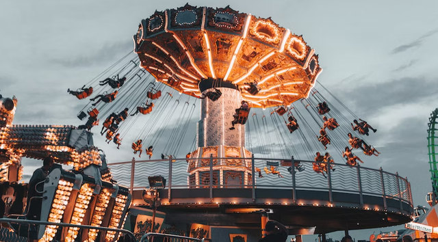 ilustrasi wahana permainan di PRJ 2023. Sumber : Unsplash/ethan hoover