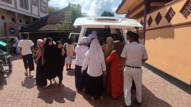 Sebanyak 112 santri di Ponpes Al Hasani, Kecamatan Jambersari Darus Sholah, Bondowoso mengalami keracunan massal pada Selasa (4/7/2023). Foto: Dok. Istimewa