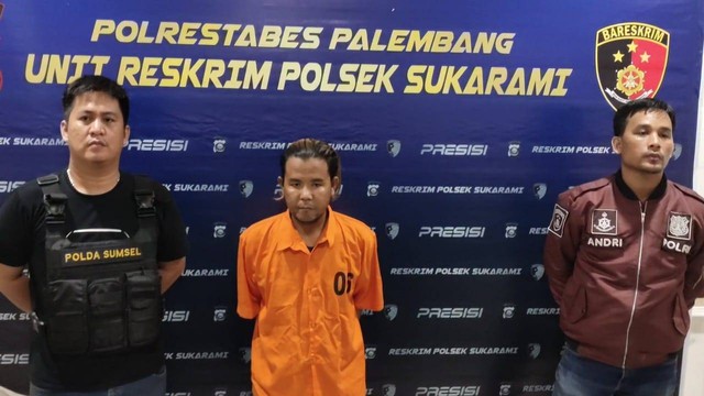 Doni Siregar yang menjadi ketua komplotan pemalak jalanan di Palembang saat ditangkap Polsek Sukarami. (ist) 