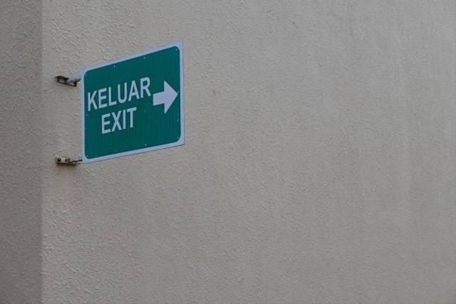 Ilustrasi Lawan Kata Keluar, Foto: Unsplash.
