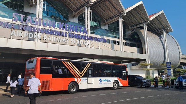 Uji coba Transjakarta rute SH1 Kalideres 1 - Perkantoran Bandara Soetta, Rabu (5/7/2023).  Foto: Annisa Thahira Madina/kumparan