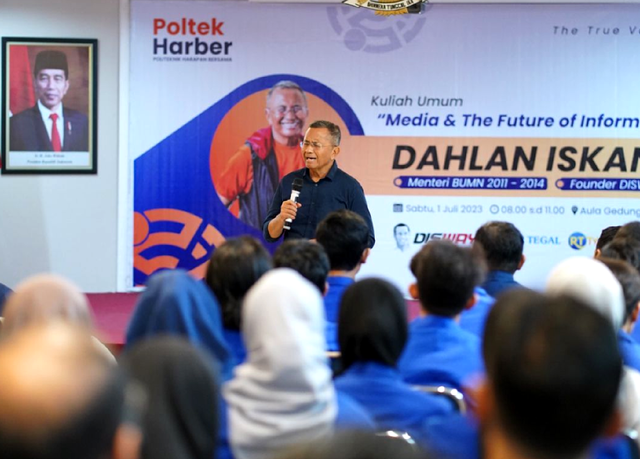 Dahlan Iskan Beri Motivasi Mahasiswa Poltek Harapan Bersama (1/7)