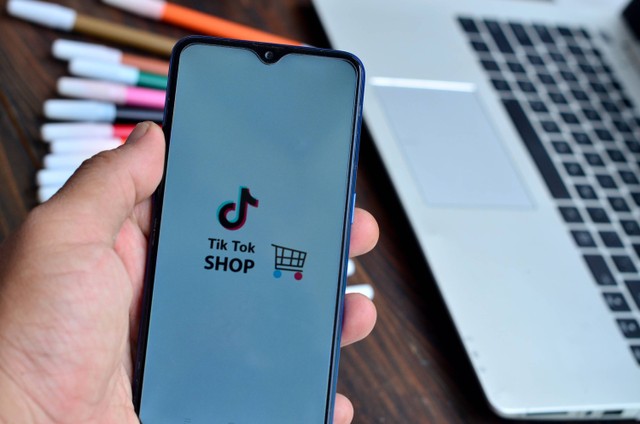 Ilustrasi Tik Tok Shop. Foto: Shutterstock