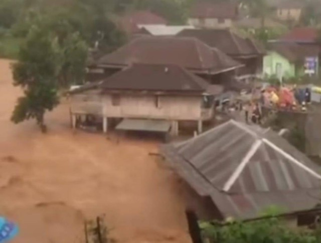 2 Rumah Dan 3 Warga Di OKU Selatan Hanyut Akibat Banjir Bandang, 1 ...