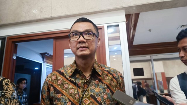 Direktur Utama PT PLN (Persero) Darmawan Prasodjo di Gedung DPR, Rabu (5/7/2023). Foto: Ghinaa Rahmatika/kumparan