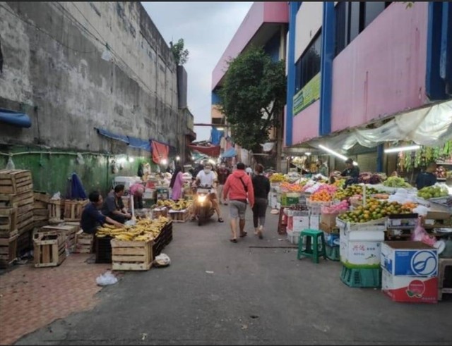 pasar kebayoran baru / hasil potret saya