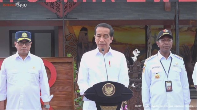 Presiden Jokowi meresmikan Bandar Udara Ewer di Kabupaten Asmat, Papua Selatan. Foto: Youtube/Sekretariat Presiden