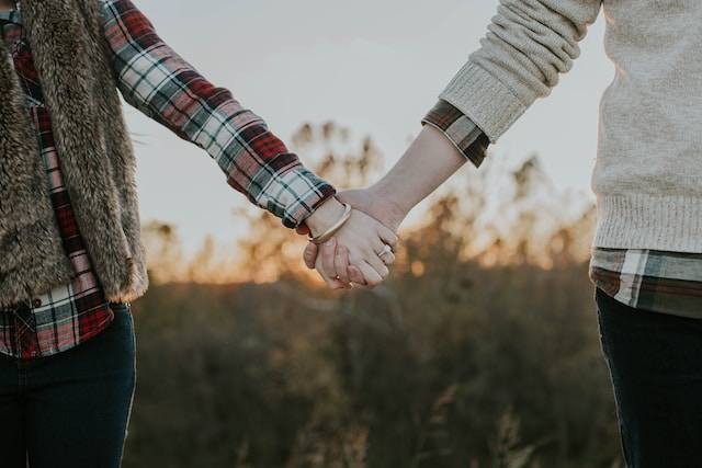Ilustrasi ucapan selamat pagi untuk pacar LDR. Sumber: Unsplash/ Brooke Cagle.