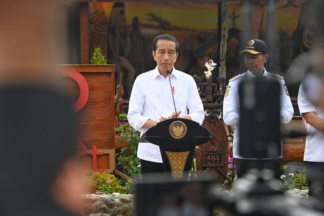 Presiden Jokowi meresmikan Bandar Udara Ewer di Kabupaten Asmat, Papua Selatan, Kamis (6/7/2023). Foto: Dok. Kemenhub