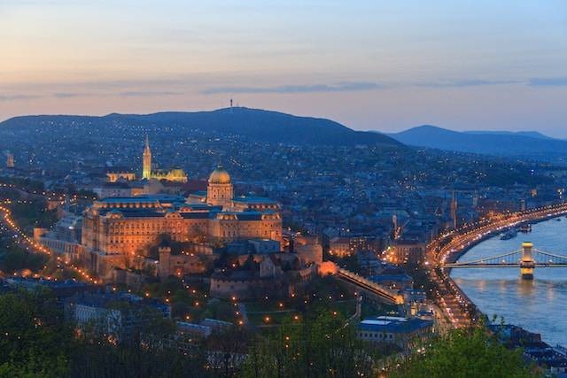 Ilustrasi Negara Sebelah Utara Hungaria. Henrique Ferreira (Unsplash)