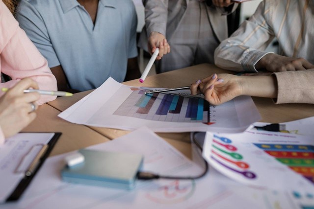Ilustrasi Ambush Marketing. Foto: Pexels.com/Alena Darmel