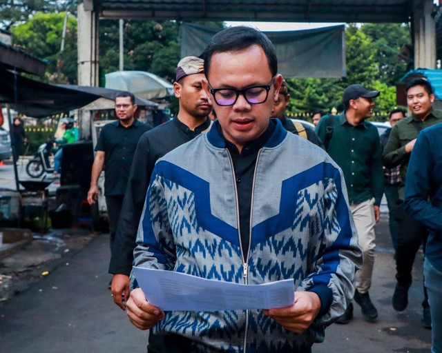 Wali Kota Bogor Bima Arya sidak ke lapangan terkait aduan dugaan kecurangan dalam proses penerimaan peserta didik baru (PPDB). Foto: Dok. Istimewa