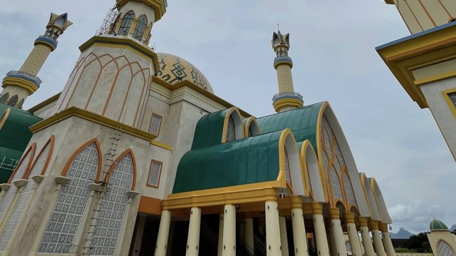 Masjid Raya Hubbul Wathan (sumber: dokumen pribadi)