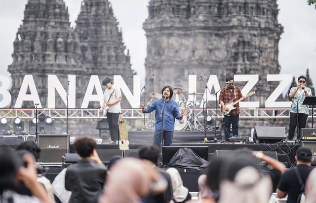 Penampilan Bilal Indrajaya pada hari pertama Prambanan Jazz Festival (PJF) 2023, Jumat (7/7). Foto: Prambanan Jazz