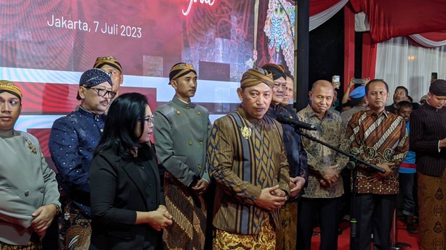 Kapolri Jenderal Listyo Sigit Prabowo di pertunjukan wayang Wahyu Cakraningrat di Lapangan Bhayangkara Mabes Polri, Jakarta, Jumat (7/7/2023) malam. Foto: Jonathan Devin/kumparan