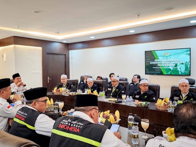 Panitia penyelenggara haji Malaysia menyambangi kantor Daker Makkah untuk berbagi pengalaman dengan PPIH Arab Saudi RI. Foto: dok MCH 2023