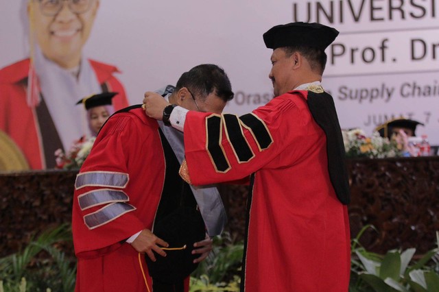 Prof. Dr. H.Slamet Riyadi, M.Si., Ak., saat dikukuhkan jadi guru besar di Untag.