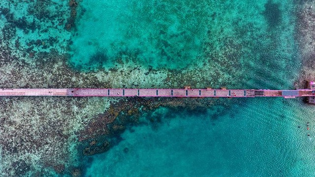 Ilustrasi tips liburan ke pulau seribu. Sumber: www.unsplash.com
