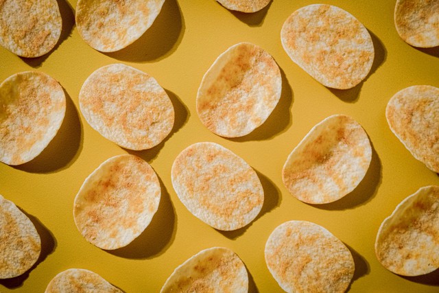 Ilustrasi Cara Buat Basreng Daun Jeruk. Foto: Unsplash/Jeff Siepman