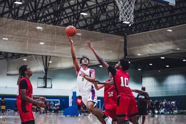 Tim putra DBL Indonesia All-Star 2023 saat melawan Next Level 24 di Chicago Summer Jam, Amerika Serikat, pada Jumat (7/7). Foto: DBL Indonesia