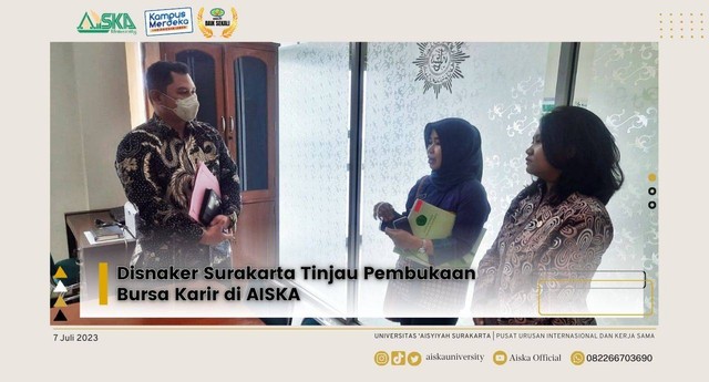 Tim Peninjau dari Disnaker tampak memberikan masukan pada tim CDC AISKA. (dok)