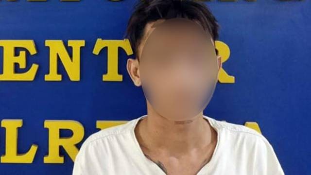 SA alias Alil, tersangka pengedar narkoba yang membawa 11 paket sabu.