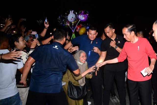 Presiden Joko Widodo kembali berkunjung ke Jalan Malioboro, Yogyakarta, pada Sabtu malam, 8 Juli 2023.  Foto: Muchlis Jr/Biro Pers Sekretariat Presiden