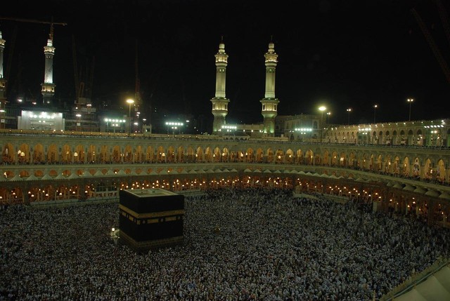 ilustrasi ibadah Haji. (Sumber: https://pixabay.com/id/photos/mekah-haji-rakyat-kelompok-orang-66985/)