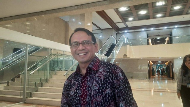 Calon Dewan Komisioner Otoritas Jasa Keuangan (DK OJK) Agusman, Senin (10/7).  Foto: Ave Airiza Guannto/kumparan