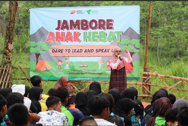 Dalam rangka menyambut Tahun Baru 1445 Hijriyah dan Hari Anak Nasional 2023, Lembaga Pelayan Masyarakat (LPM)  Dompet Dhuafa (DD) menggelar program Jambore Anak Hebat. Bertemakan “Dare to Lead and Speak Up”, acara ini mengumpulkan 100 anak yatim usia SMP hingga SMA yang berasal dari berbagai daerah di wilayah Jabodetabek. Acara berlangsung selama 2 (dua) hari sejak Rabu hingga Kamis (05-06/07/2023) di Grand Cempaka Resort, Bogor, Jawa Barat.