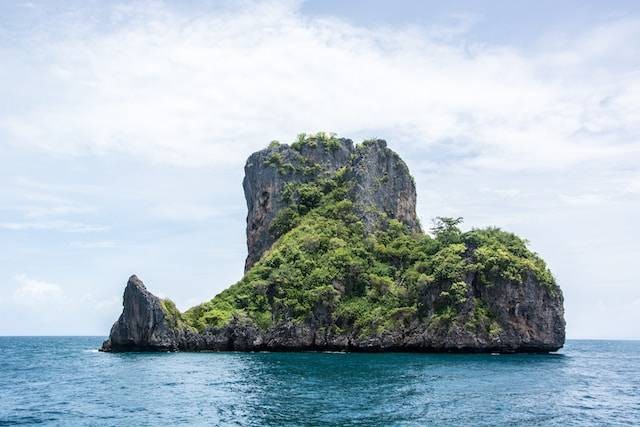 Ilustrasi Pulau yang Terletak di Sebelah Barat Pulau Sumatera. Sumber: Unsplash/Aurélien Grimpard