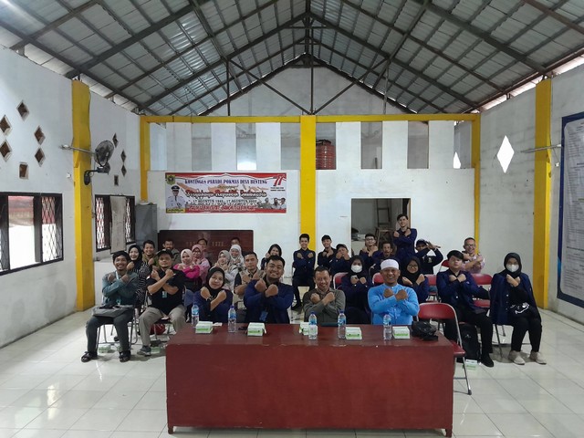 Foto kegiatan sosialisasi dan diskusi program Tim Pelaksana PPK Ormawa DPM FEM IPB University di Aula Desa Benteng, Kecamatan Ciampea, Kabupaten Bogor, Jawa Barat (7/7)