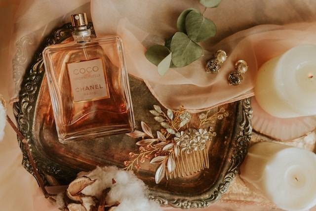 Ilustrasi cara meracik parfum. Foto: Unsplash. 