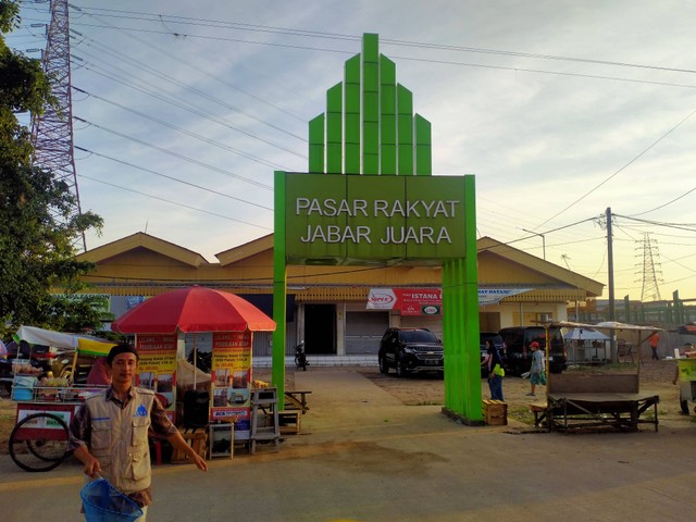 Ilustrasi foto : Keadaan pasar tradisional seroja saat renovasi. Sumber Foto (Galeri Foto Gigih Persada Putra Mahmud)