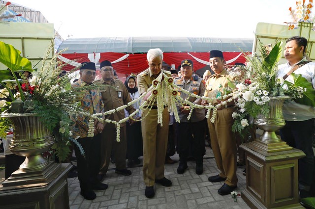 Gubernur Jateng Ganjar Pranowo meresmikan SMK Arrohmaniyah yang terletak di Desa Kanoman, Kecamatan Pamotan, Kabupaten Rembang pada Senin (10/7) siang.  Foto: Dok. Istimewa