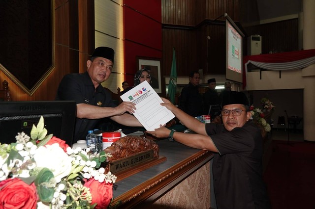 DPRD Kalbar menggelar rapat paripurna Raperda Pertanggungjawaban Pelaksanaan APBD tahun anggaran 2022. Foto: Dok. DPRD Kalbar