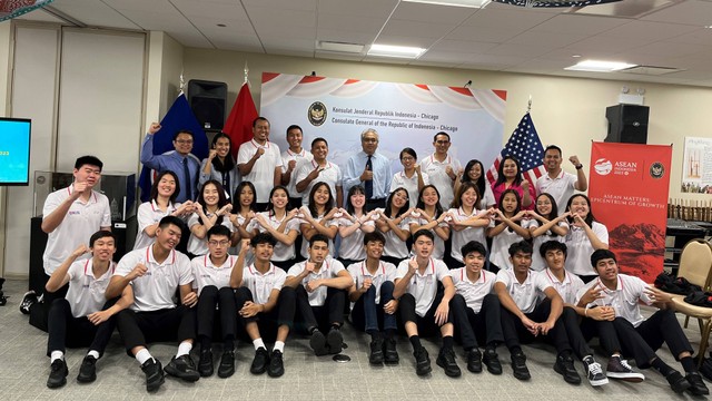 Konsulat Jenderal Republik Indonesia (KJRI) di Chicago, Amerika Serikat, menerima kedatangan tim DBL Indonesia All-Star 2023 pada 10 Juli. Foto: Katondio Bayumitra Wedya/kumparan