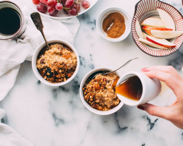 Ilustrasi Cara Buat Bubur Ayam Enak dan Gurih. Foto: Unsplash/Food Photographer | Jennifer Pallian