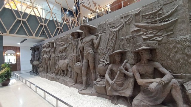 Relief Marhaen di lantai dasar gedung Sarinah. (foto: dokumen pribadi)