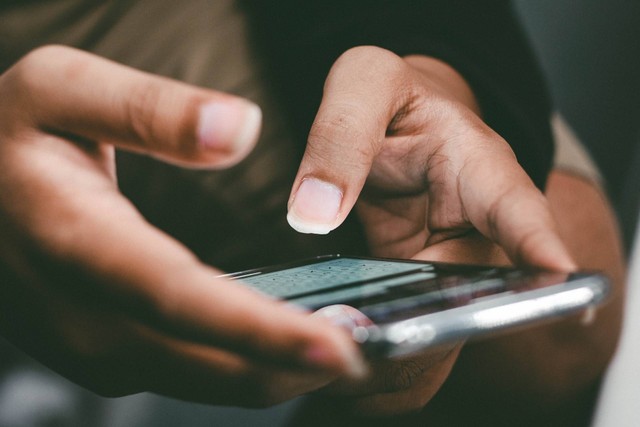 Ilustrasi Pembayaran FIF lewat BCA Mobile. Foto: Unsplash.com/Pradamas Gifarry