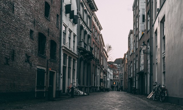 Ilustrasi Kota Tua Ampenan, Foto: Unsplash/Sander Jeurissen.