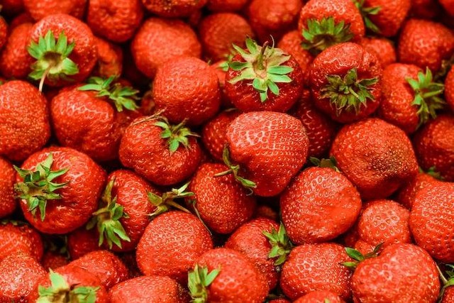 Ilustrasi manfaat jus strawberry. Sumber: unsplash.com/ Anton Darius