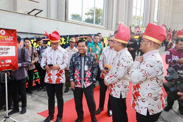Sekjen Kemendagri Suhajar Diantoro menghadiri Rakernas XVI Apeksi Tahun 2023 yang mengambil tema "Kota Kita Maju, Indonesia Kita Kuat", di Hotel Upperhills Makassar, Rabu (12/7/2023). Foto: Kemendagri