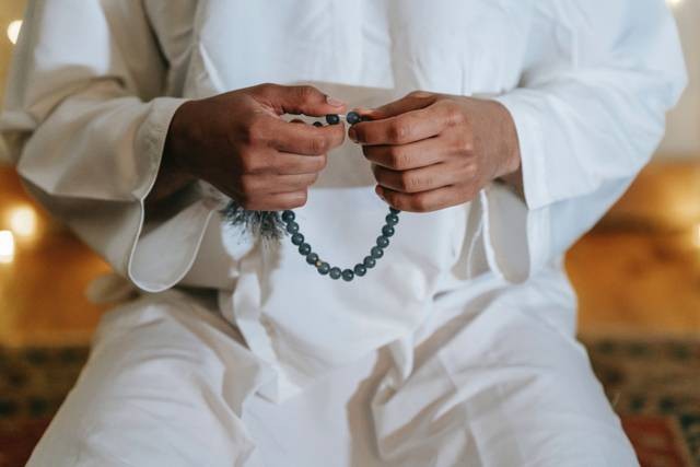 Ilustrasi dzikir sore sesuai sunnah. Foto: Unsplash.