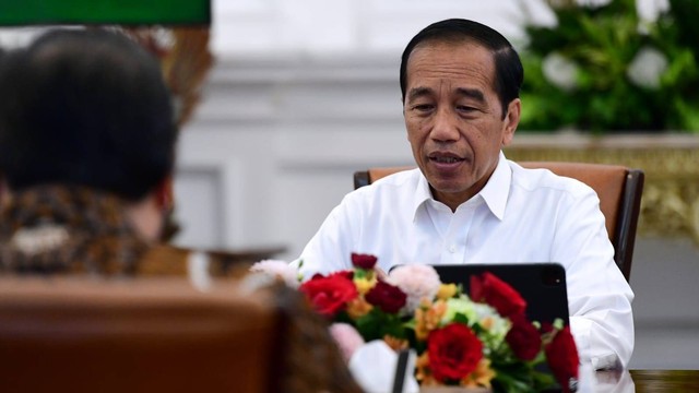 Presiden Jokowi memimpin rapat terbatas membahas mengenai penyelesaian perundingan Indonesia-European Union Comprehensive Economic Partnership Agreement (IEU-CEPA). Foto: Lukas/Biro Pers Sekretariat Presiden