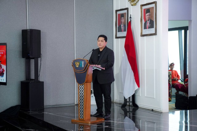 Menteri BUMN Erick Thohir  menghadiri press briefing Asia Road Racing Championship (ARRC) dan MotoGPTM 2023 pada Kamis (13/7/2023).  Foto: Permana Dhika/Kementerian BUMN