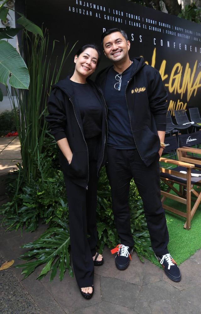 Artis Anjasmara bersama Lulu Tobing hadir di konferensi pers film Guna Guna Istri Muda di kawasan Duren Tiga, Jakarta, Kamis, (13/7/2023). Foto: Agus Apriyanto