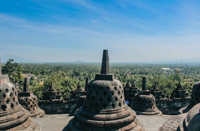 Ilustrasi Tiga Tingkatan dalam Bangunan Candi Budha. Foto: dok. Unsplash/Eugenia Clara